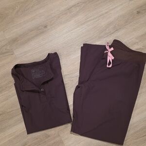 Figs Women's Scrub Set - Top & Bottom